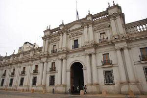 Presidencia informa tres casos de covid en La Moneda: Piñera no tuvo contacto estrecho con funcionarios contagiados