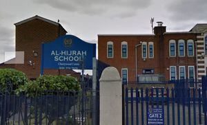No dejan almorzar a niñas hasta que niños hayan terminado: repudiable discriminación de género en colegio musulmán de Reino Unido