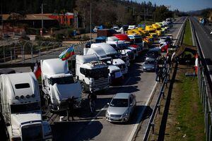 El paro de camioneros no se baja: "Vamos a seguir en las bermas hasta que el Gobierno nos dé lo que estamos pidiendo"