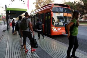 Informe Nacional de Movilidad: otra vez aumentó el flujo de vehículos en la Región Metropolitana durante la semana