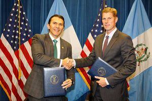 Guatemala y EE. UU. suscriben acuerdo sobre visas para trabajadores agrícolas temporales