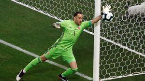 ¡A pesar de que no valió! Llueven elogios para David Ospina tras espectacular doble atajada contra Chile