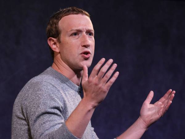Mark Zuckerberg pierde la mitad de su dinero y ya no está en el top 10 de personas más millonarias del mundo