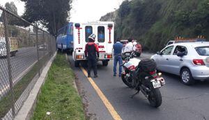 Quito: Accidente de bus en la Av. Simón Bolívar deja un herido y cierre vial