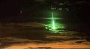 ¿Por qué el cometa verde tiene ese color en especial? Estas son las primeras imágenes del fenómeno astronómico