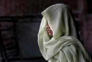 La amenazaban para que no denunciara: niña de doce años fue violada por 17 hombres durante siete meses en India