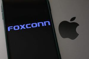Trabajadores de la fábrica de iPhone de Foxconn en China protestan por las condiciones laborales y el salario
