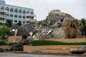 Recuperan otros ocho cuerpos tras colapso de edificio residencial en Florida