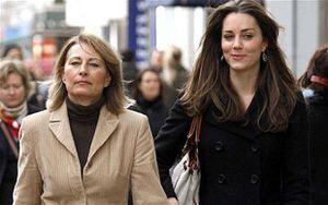 Aseguran que la madre de Kate Middleton tiene “reales” problemas financieros