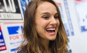 Natalie Portman nos enseña a abrazar nuestra belleza natural sin importar los años