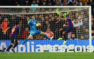 Arturo Vidal se unió con un gol: Los recordados momentos de los chilenos en el clásico Barcelona-Real Madrid