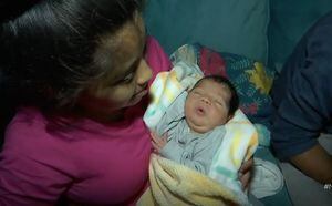 Migrante hondureña que viajó con la caravana da a luz en Estados Unidos