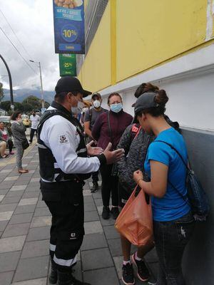 Quito: Supermercados aplican controles por coronavirus
