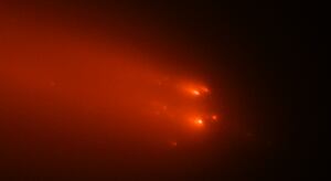 Impactante explosão pode ter originado gigantesco cometa que se desintegrou 'descontroladamente' pelo espaço