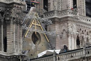 Alpinistas profesionales al rescate de Notre Dame: la medida para proteger la catedral parisina de las lluvias