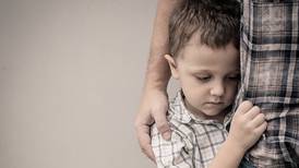 ¡Ayuda a tu hijo a superar la timidez!