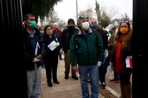 Sigue la tensión en El Bosque: feriantes exigen al alcalde que reabra la feria persa de Los Morros