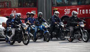 Pilas, se vienen multas para motociclistas que no cumplan nuevas reglas sobre uso de los cascos