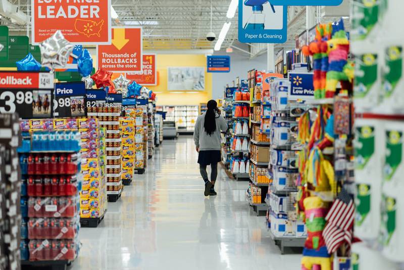 Mujer gana demanda millonaria a supermercado