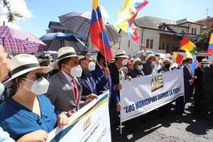 Disturbios en la marcha de Asociación de Municipalidades del Ecuador que intentan llegar al Palacio de Carondelet