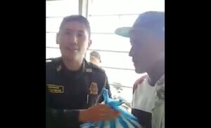 (Video) Hombre compró 30 mil pesos de arroz en vez de droga, al ser sorprendido por un policía