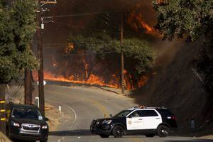 El viento aviva los incendios en California que dejan nueve muertos