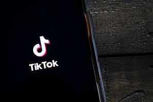 Influencer cayó de una torre grúa al intentar grabar un TikTok