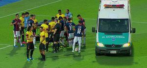 Javier Burrai salió en ambulancia tras golpe en partido Cerro Porteño vs Barcelona SC