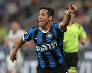 Alexis ingresó en los últimos minutos y casi anota en su debut oficial con el Inter