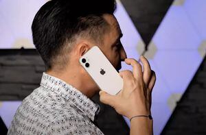 Apple habría cortado el cable para matar al iPhone 12 Mini