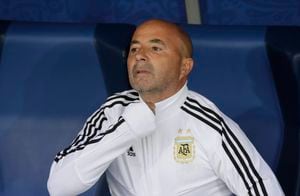 Jorge Sampaoli es otro más de la larga lista de técnicos de Argentina que se han ido por la puerta de atrás
