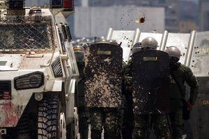 Venezuela envía 2.000 militares a región fronteriza con Colombia