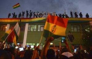 Presidente llama a diálogo para calmar convulsión en Bolivia