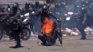 Un policía herido tras explosión de dos motos de la guardia militarizada en capital de Venezuela