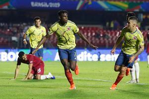 Colombia se clasificó a cuartos con un agónico gol en los últimos minutos ante un ordenado Catar