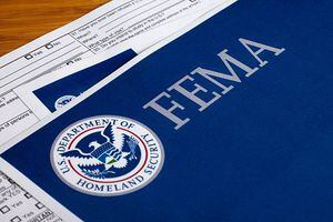 A suero de brea Educación en uso de fondos de FEMA