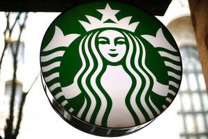 Starbucks le dice adiós a los sorbetos de plástico