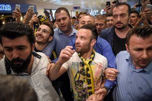 Medel en camino: Diez grandes fichajes que llegan a remecer al fútbol turco