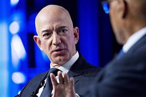 Tabloide amenaza a Jeff Bezos con publicar fotos sexuales si no accede a sus peticiones