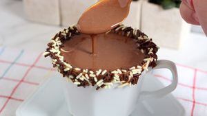 Para pedir mais: receita de chocolate quente de brigadeiro