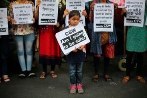 Conmoción en la India tras la segunda adolescente violada, rociada en gasolina y quemada en una semana