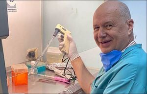 Científico de 69 años se infecta deliberadamente de Covid para probar inmunidad del cuerpo