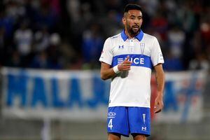 Hasta Pinilla salió al baile: el hostil recibimiento de los hinchas de la U a Mauricio Isla