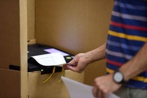 Suspenden elecciones en República Dominicana por fallo en sistema de voto electrónico