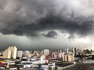Fim de semana em São Paulo será de chuva e temperaturas amenas
