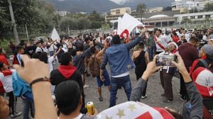 Hinchas de Liga de Quito no pudieron festejar en la pileta de la Universidad Central