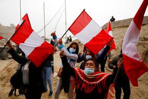En vilo, resultados de la segunda vuelta presidencial en Perú
