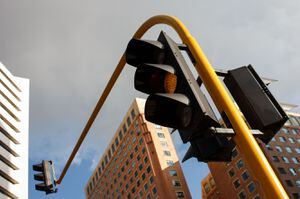 Demandan contrato para la modernización de semáforos en Bogotá