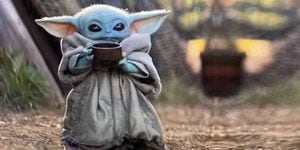 Baby Yoda tomando té es el nuevo meme que revienta internet