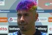 “Una peluca de payaso con un maratón Color Run”: Las duras críticas de tuiteros al nuevo look de “Mono” Sánchez